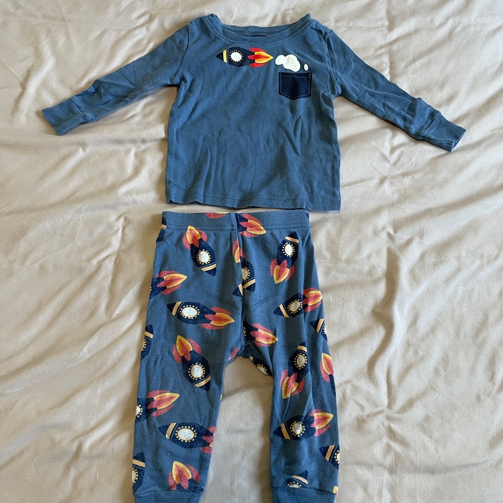 Lot of 2 Piece Pyjama Sets - Picture 4 of 8